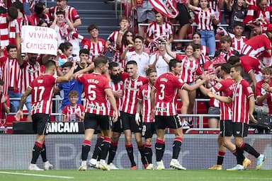 周三002亚冠精英战火重燃：柔佛主场难挡上海申花凌厉攻势，比分预测直指客队凯旋！_战术_斯卢茨基_进攻